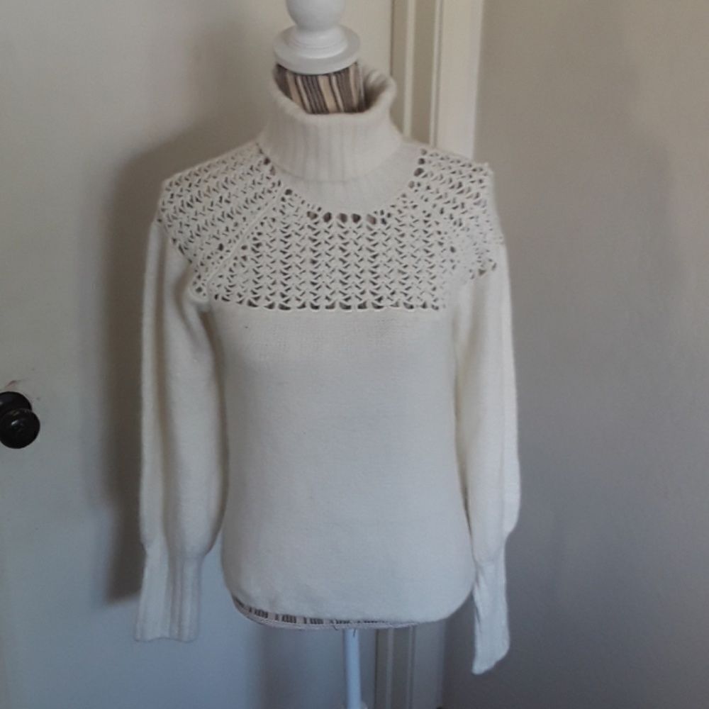 Kenneth Cole Casual Mock Neck Feminine Design Modern Office Work Sweater